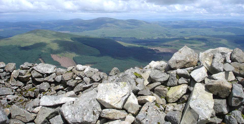 Carlin's Cairn view to Casphairn image